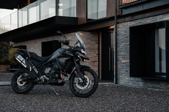  License to molar!  The Triumph Tiger 900 is a James Bond motorcycle that premieres Arrow exhaust and heated seat, for 18,800 euros