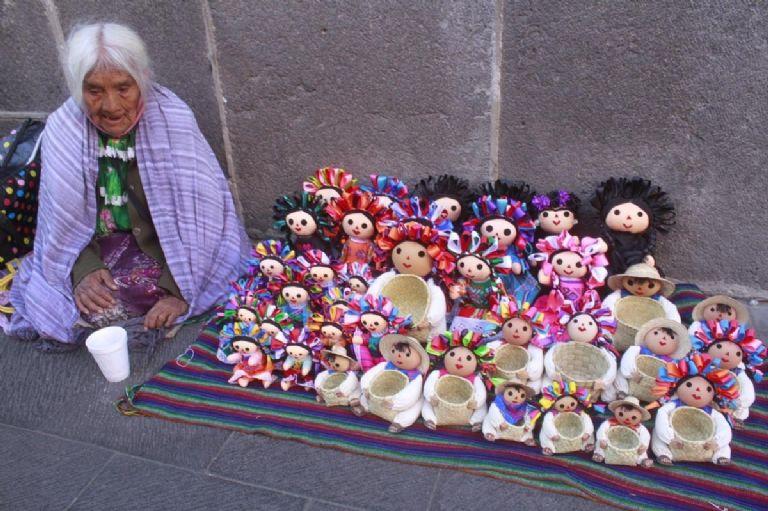 Llegan a Puebla las muñecas Lele en versión abuelitas 