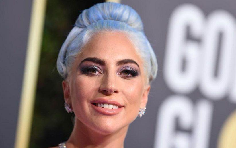 PHOTO Lady Gaga électrise le tapis rouge avec son make up brillant 