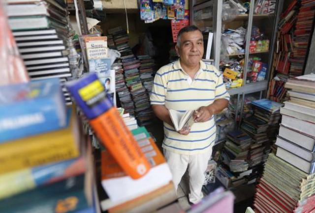 La venta de libros usados es un negocio que sobrevive en Quito
