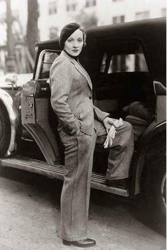 Marlène Dietrich n’a pas été arrêtée par la police en 1933 à Paris parce qu’elle portait un pantalon 