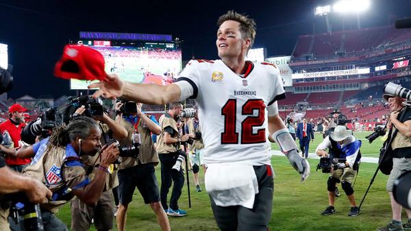 ESPN Esto fue lo que costó recuperar el balón del pase de touchdown N° 600 de Tom Brady ¡Star+ llega a Latinoamérica!