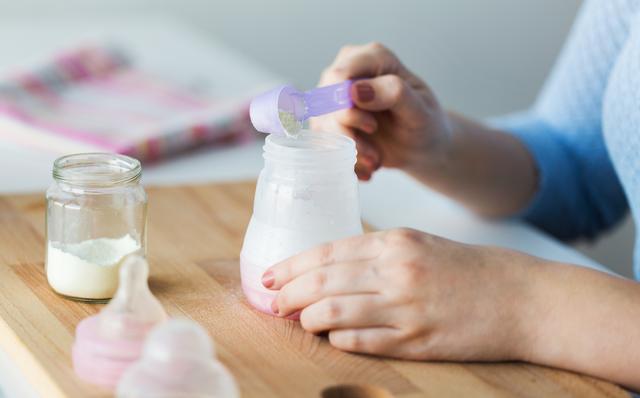Biberon : comment préparer le biberon de bébé | PARENTS.fr