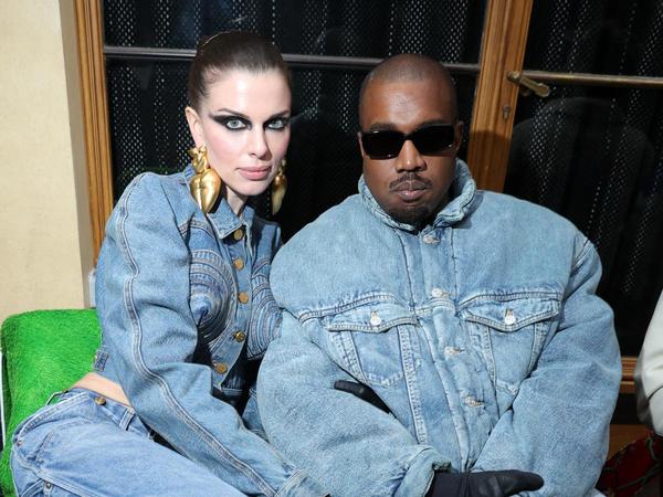 PHOTOS Julia Fox : à Paris pour la Fashion Week avec Kanye West, son maquillage fait polémique 