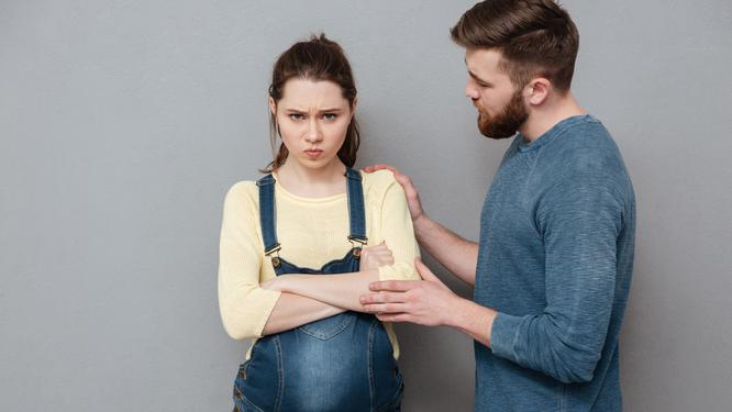 Je normální během těhotenství nenávidět svého partnera? 