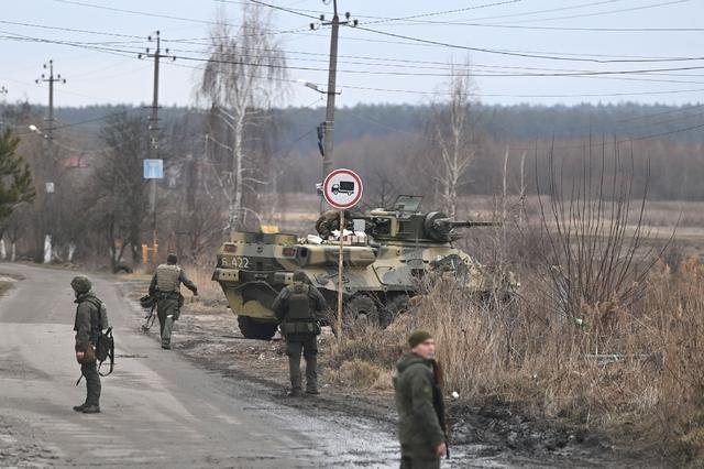 Au bord de la guerre avec la Russie, les Ukrainiens semblent résignés mais préparés 