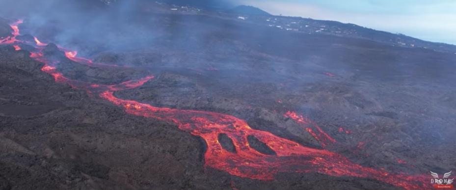 A vista de dron: un riojano consigue sobrevolar el volcán de La Palma 