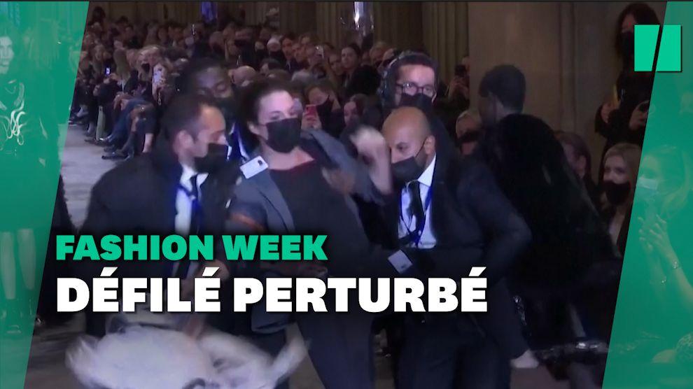 Défilé Louis Vuitton à Paris: Incursion de militants d’Extinction Rebellion