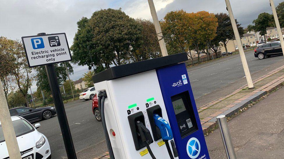 Visez à doubler le réseau de chargement de véhicules électriques d'Écosse