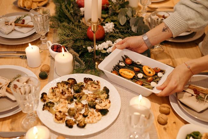 Caminos de mesa, manteles y servilletas perfectos para vestir nuestras mesas en las comidas de Navidad