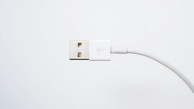 What is behind the removal of chargers from smartphones?