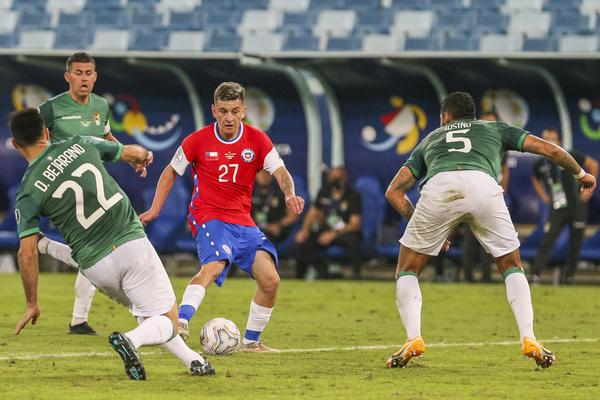 Chile fulfills the threat and played without a brand on the shirt against Bolivia