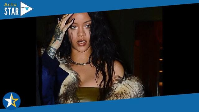 Rihanna Hot: Garter Belt and Shorts lace She ignites the red carpet in underwear 