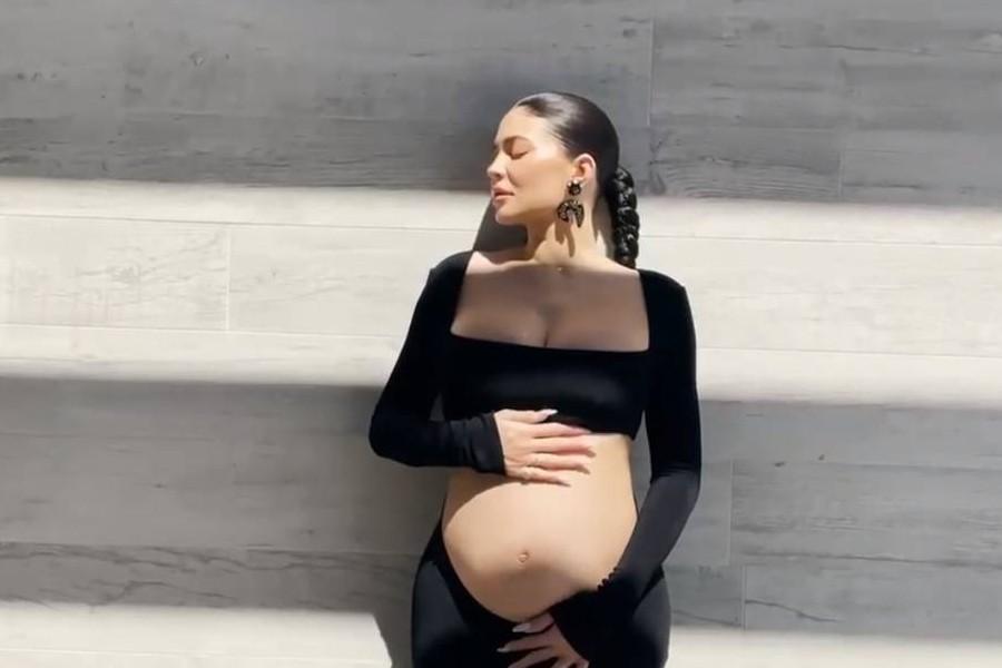 ¿Ya nació su bebé? Kylie Jenner posa sin su pancita de embarazo
