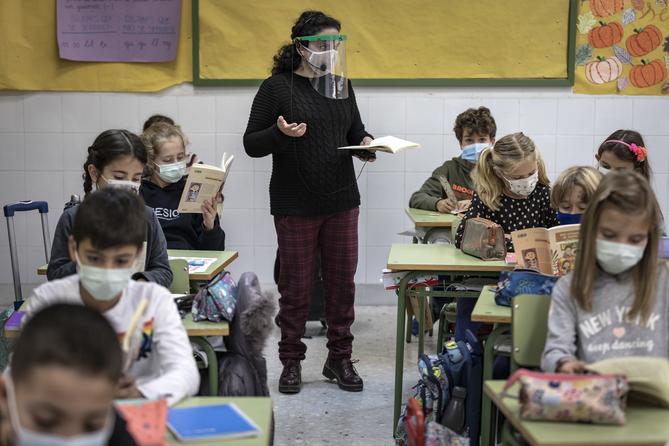 Las comunidades prescindirán de la mayoría de los 35.000 profesores de refuerzo cuando pase la crisis sanitaria