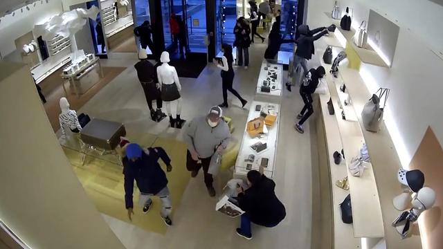Express robbery: in 30 seconds, fourteen thieves assault Louis Vuitton store