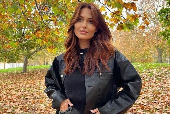 Zara: Caroline Receveur craque pour une veste noire ultra stylée ! 