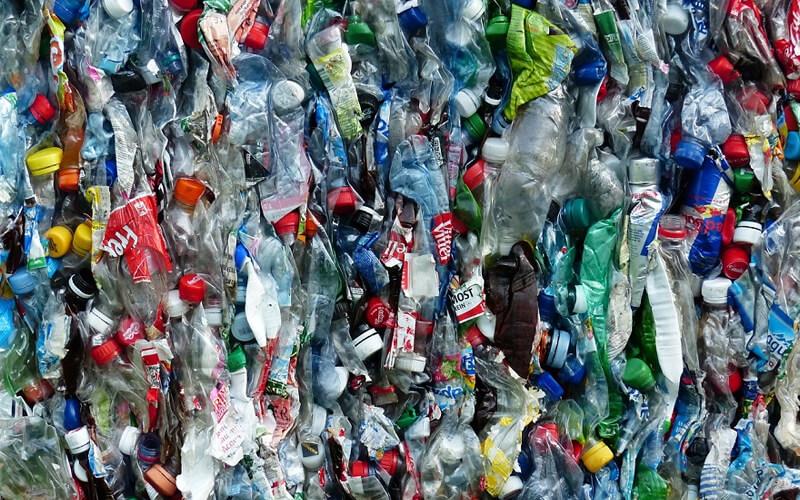 Changing Markets denuncia la «falsa solución» de reciclar botellas de plástico para confeccionar ropa