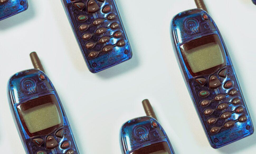 'S werelds eerste SMS kost €107.000 - Apparata 