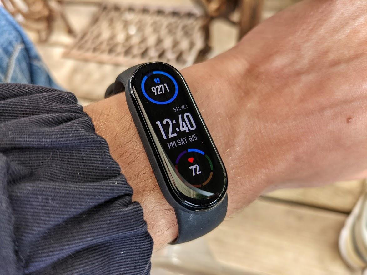 Le Xiaomi Mi Smart Band 6 est en forte promotion chez Rue du Commerce 