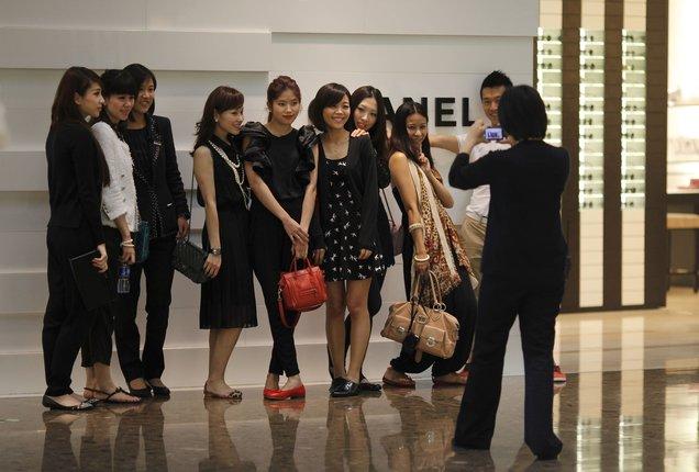 Chinese tourist buses used to visit Los Angeles's luxury stores, no longer