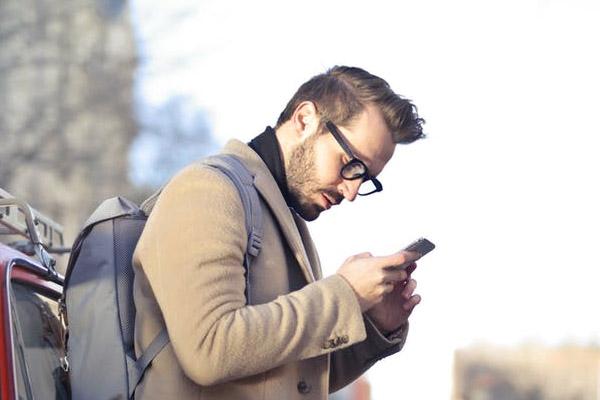 Comment réduire le nouveau mal du siècle, les douleurs à la nuque causées par nos écrans ?