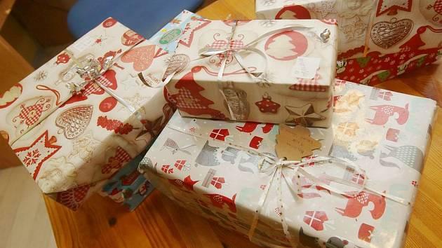 Vánoce dětí z dětských domovů na jihu Moravy: Pohoda i dárky v zastavárně