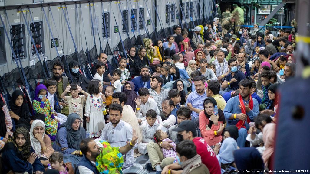 México comienza a recibir refugiados afganos; es posible que lleguen a la frontera norte