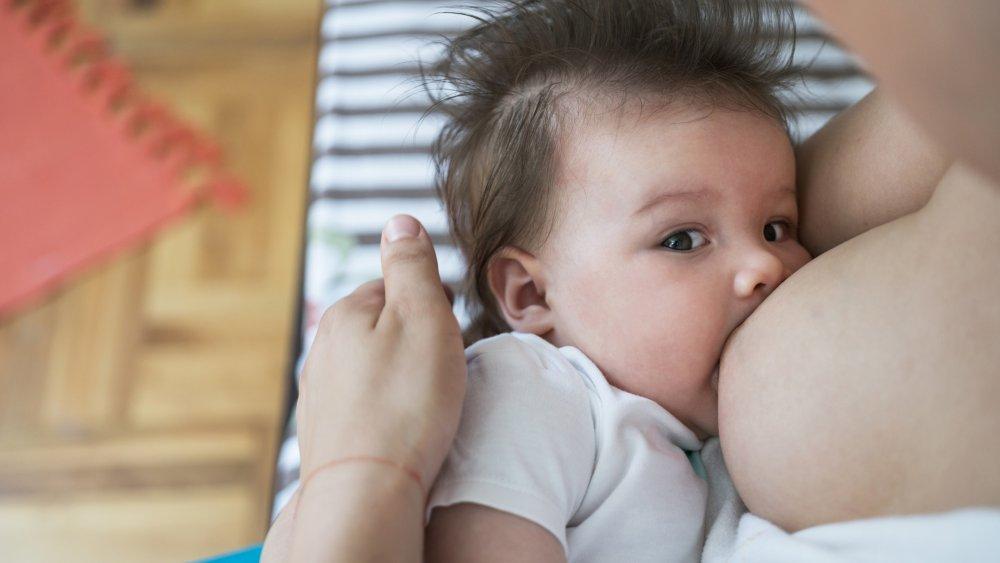 « Je ne veux pas allaiter » : comment arrêter la lactation ? 