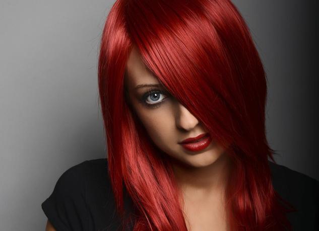 Quel maquillage adopter quand on a les cheveux rouges ? 