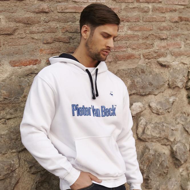 Cómo usar sudaderas para hombre con mucho estilo