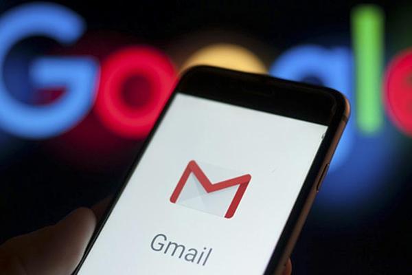The Gmail application will allow voice and video calls