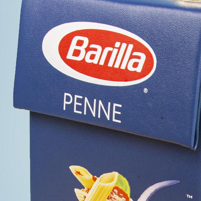 Le sac le plus mode du moment : une boîte de pâtes Barilla
