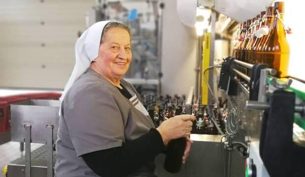La hermana Doris, la última monja maestra cervecera: «Dios no quiere gente triste»