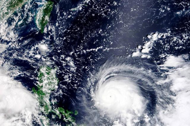 Le super typhon Chanthu menace les Philippines et Taïwan 