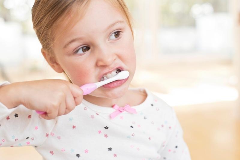 The most common mistakes that parents make in the care of baby's teeth