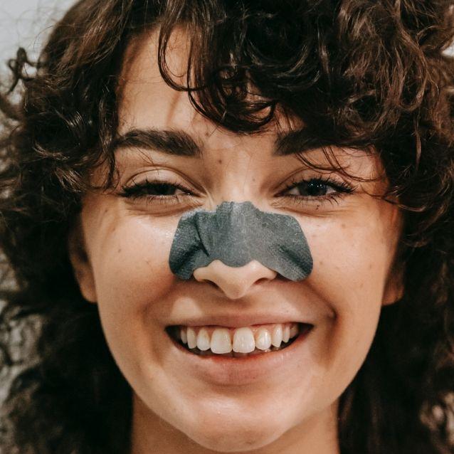 Korean technique: Easy trick with baking powder to remove black points from the nose