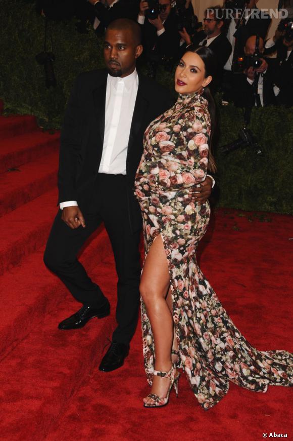 Kim Kardashian dévoile son astuce pour retirer du fond de teint sur un vêtement Kim Kardashian Christian louboutin Givenchy Calvin Klein Kate Middleton Beyoncé Knowles Kate Moss 