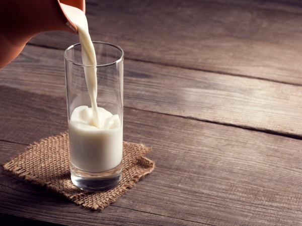 Qué es mejor, tomar leche caliente o leche fría: te decimos cuál es la más saludable, cuál sienta bien y por qué 