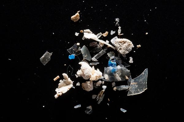 Top 5 scientific discoveries / Destroy microplastics at source