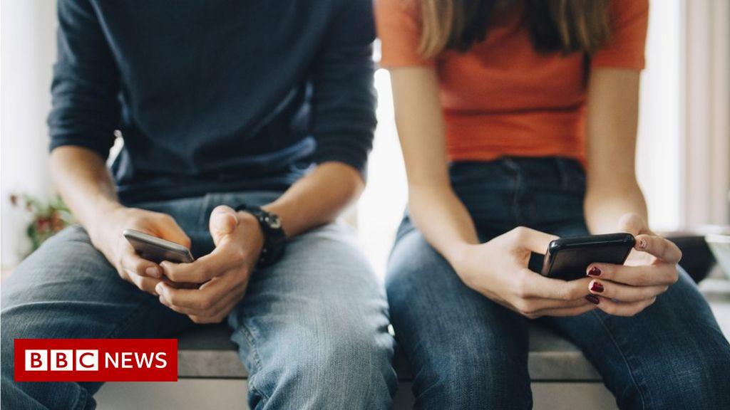 Teens, tech and mental health: Oxford study finds no link 