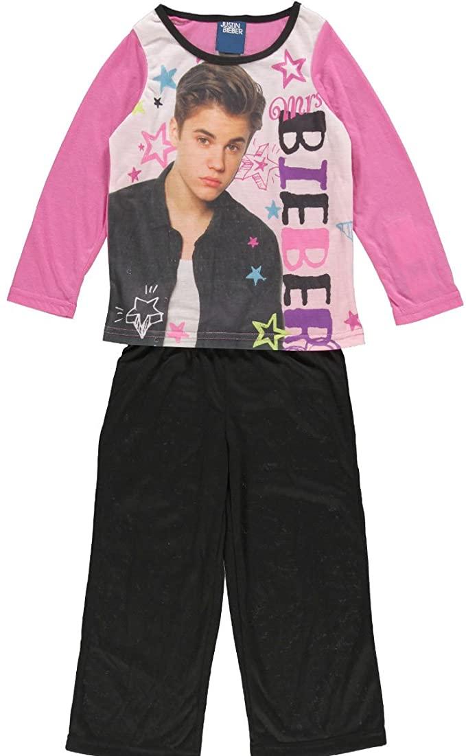 Justin Bieber tiene el único pijama que te puedes poner tanto para trabajar desde casa como para salir a la calle 