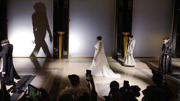 Les vampires de Viktor&Rolf envahissent les podiums de la haute couture printemps-été 2022