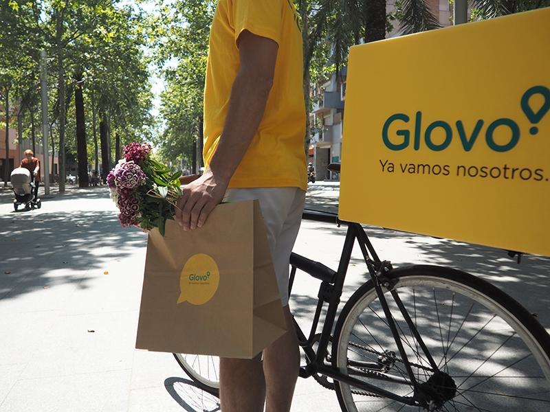 Glovo se alía con C&A para hacer entregas rápidas de artículos de moda en 8 ciudades españolas