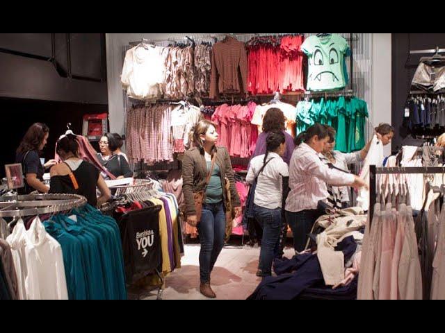 Profeco alerta por tiendas con ropa “desechable”