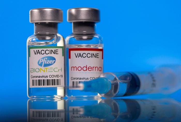 Vaccins Pfizer et Moderna : l’Union européenne étudie de nouveaux effets secondaires éventuels 