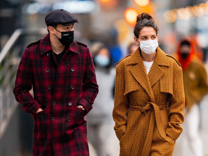 This winter look by Katie Holmes mixes luxury with accessible clothes 