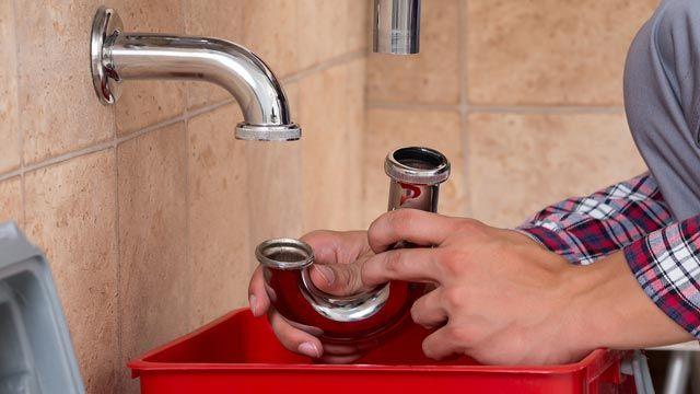 Cómo eliminar el olor a tubería en la cocina y el baño con un bote de sal de frutas