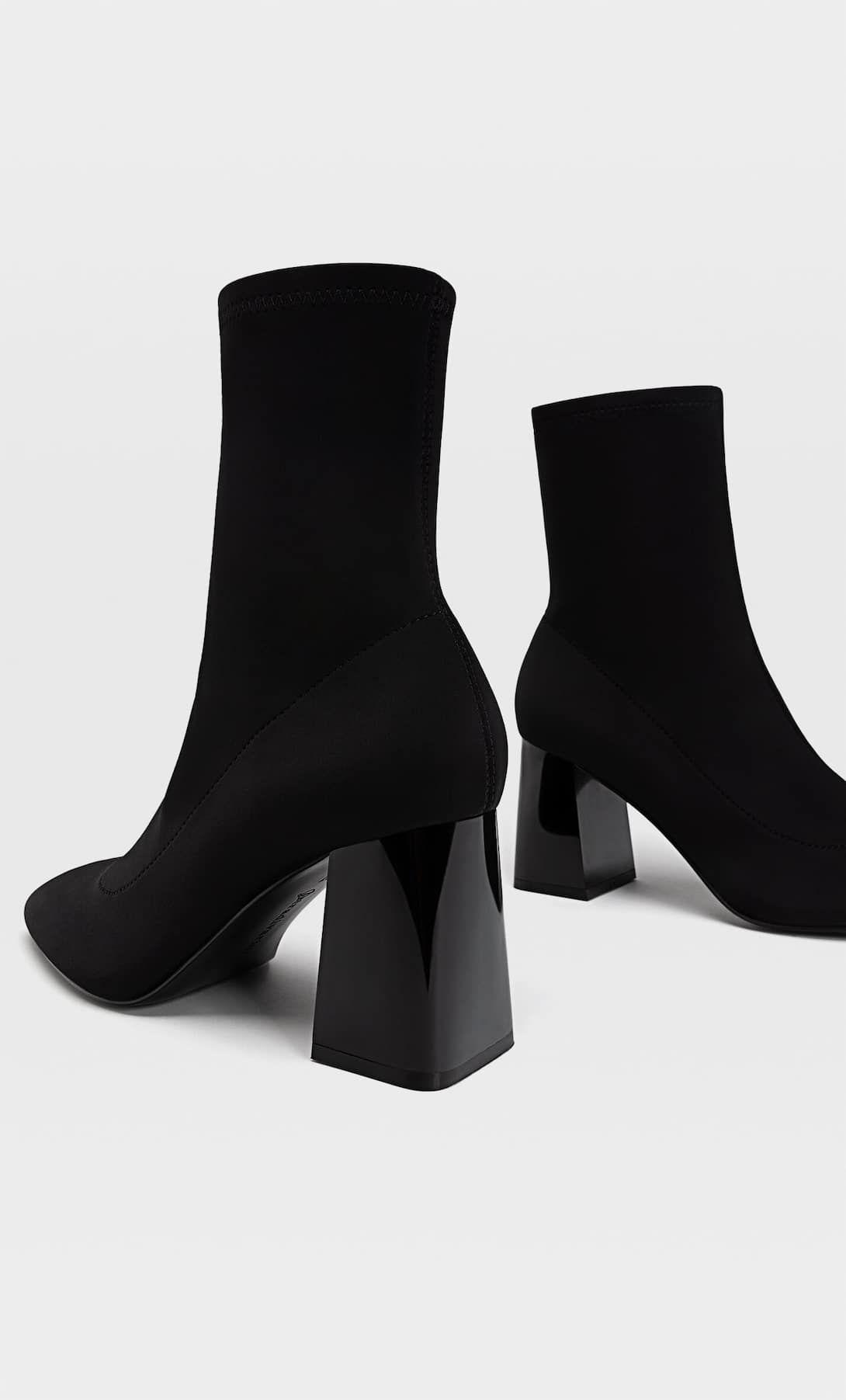Stradivarius's black ankle boots that remain with all your jeans