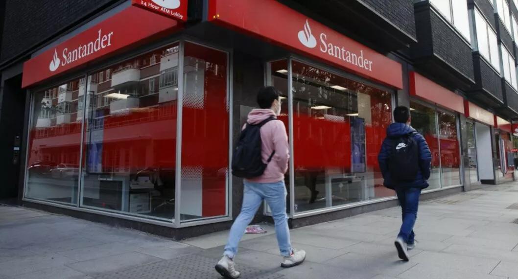 El Banco Santander se equivocó y le transfirió millonadas a sus clientes